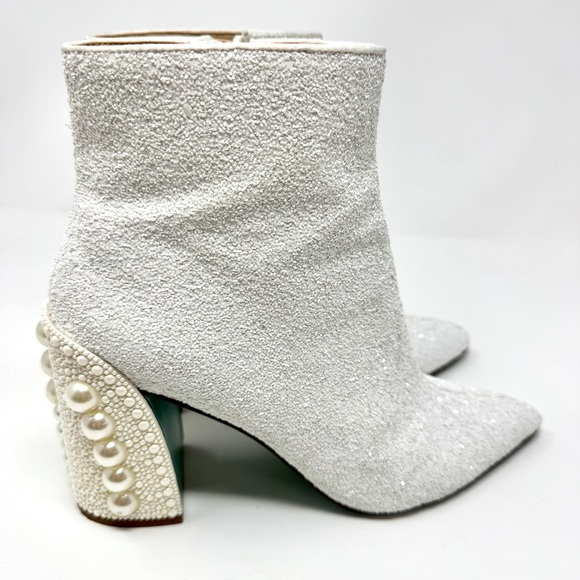 Betsey Johnson Kasey Pearl & Glitter Booties White 9.5M - Picture 9 of 11